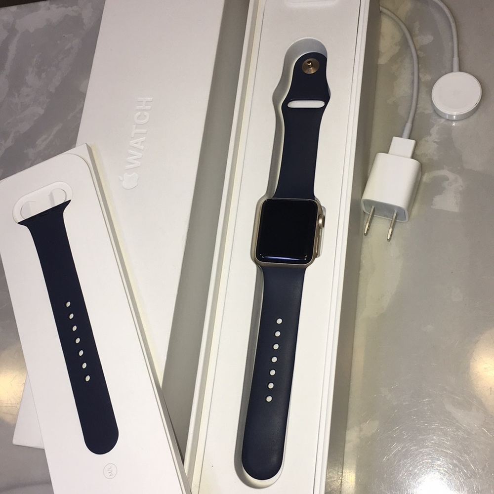***SOLD*** Apple Watch Series 2 38 mm.
